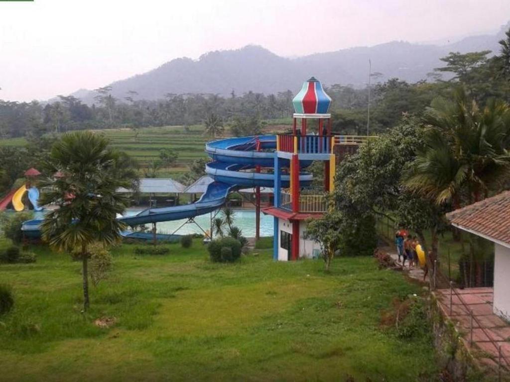 Green Valley Resort Purwokerto Dış mekan fotoğraf